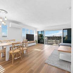 Stylish 4-Bed Townhouse with Panoramic Ocean Views