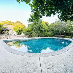 Relaxed and Cozy Poolside Studio - LOU2 - BUR
