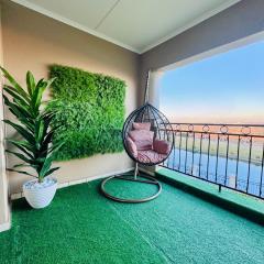 Luxury Lakeview Stay With Workspace