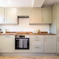 Lansdown House Long Stays Free parking and Wi-Fi