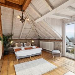 The R Loft - Cosy Hostel, Communal Bathroom and Kitchen
