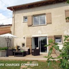 Charmant Gîte dans les Monts du Lyonnais avec Jardin, Terrasse et Confort Moderne - FR-1-496-174