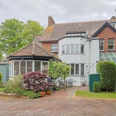 Pass the Keys Spacious 1-bed Flat with Parking near River Thames