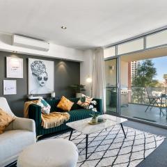 Luxe Chic 3bd Apt City Skyline Views
