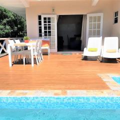 Shell Cottage with leisure pool near the beach