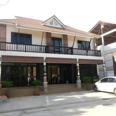 Ponburi Hotel
