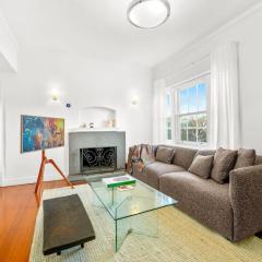 2BR Art Deco Apt - A Hidden Gem in East Melbourne