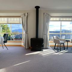 The Lindisfarne Loft - close to CBD and Airport