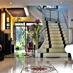 Peridot Suites