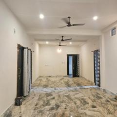 Pandit Devki Nandan Dharamsala & Guest House