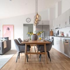 Youthful 3BR Flat with Balcony and Hobby Game Board