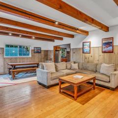 Tahoe City Gem Pet Friendly Yard Walk to Beach