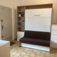Studio 20m2 Ground Floor street
