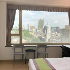 Grand Harbour Hotel