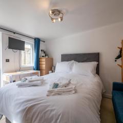 Auntie Bett's - Cosy double bedded ensuite room with mini kitchen