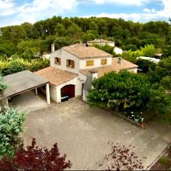 Grande maison de vacances jusqu'à 15 personnes, à quelques pas d'Aix-en-Provence