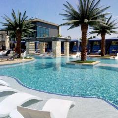 The Link & Lounge, Close to Everything