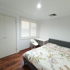 Comfortable Queen Room in Baulkham Hills - BH2