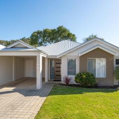 Ocean Blue Bungalow Easy Beach Stay in Busselton