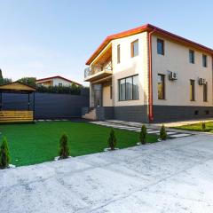 Brand-New 2BR House with Garden