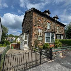 Thornleigh Guest House - Free ON STREET Parking