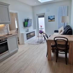 Newly Refurbed 1BD Cottage in Prime Location