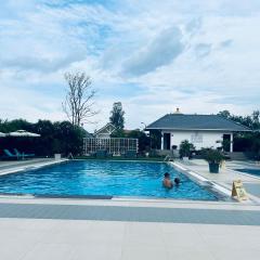 TVR Luxury Resort - With Bathtub and Pool