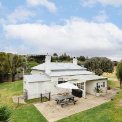 Clifftop Cottage at The Portsea Camp