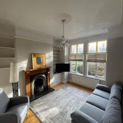 Heaton Chapel Gem: 4BD Victorian Parkside Stay