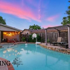 Amazing 4BR 2Bath Home w Hot Tub Pool & Game Room