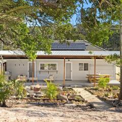 Cute Beach Cottage - Absolute Beach Front
