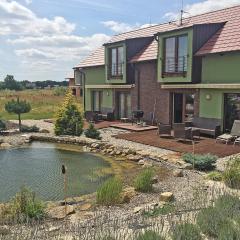 Lake View Apartments at Golf Resort Kunětická Hora, Dříteč