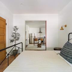 Posh Local 2BR - Boutiques & Eateries