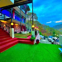 The Ambience Hills near to KAICHI DHAM BHOWALI Nainital - Private Parking - Garden - Valley view rooms