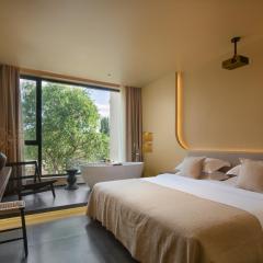 West Desert Luxury Holiday Homestay
