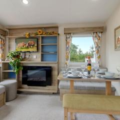 The Nook Splash Retreat - Heated Communal Swimming Pool & Fishing Nearby