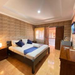ABI Hotel2 - 1 minute to the Beach and 1 second to the Mall