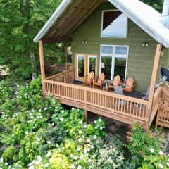 Eagles Nest Cabin with a private hot tub