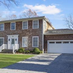 East Hampton Retreat: Heated Pool, BBQ,Home Office