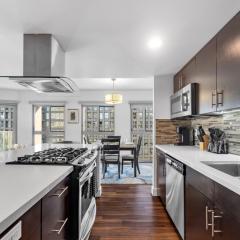 Modern Luxury 2 Bed with Panoramic City Views in Downtown LA