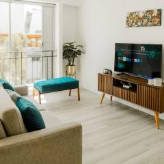 Chic 2BR Balcony & City View