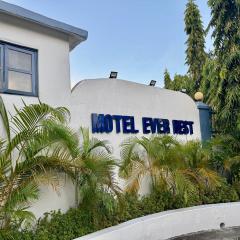 Motel Ever Rest