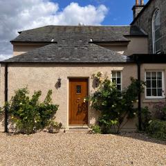 Quaint self contained cottage near Edinburgh.