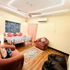 The Family Courtyard, 4 BR Boutique Villa and Guest House