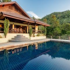 4 Bedroom villa with stunning sea & sunset view