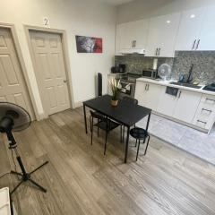 King-Queen Walk-in Residence - Walk to CN TOWER,SUBWAY,CONCERTS,PUBS,PARKING