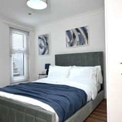 London Cosy 2 Bedroom Modern Suite Central, Excel, Stratford Wanstead Sleeps 4