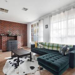 Werribee Breeze - Carefree Stays near River & Dining