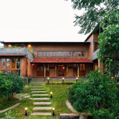 SaffronStays Trisara by the Lake