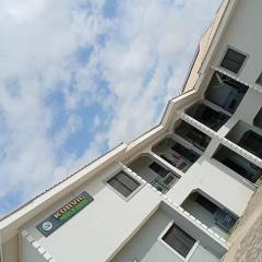 Kurvic Hotel & Suites